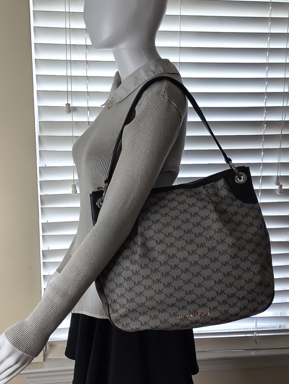 Michael Kors Jet Set Large Leather Shoulder Bag In Black And Grey With Monogram